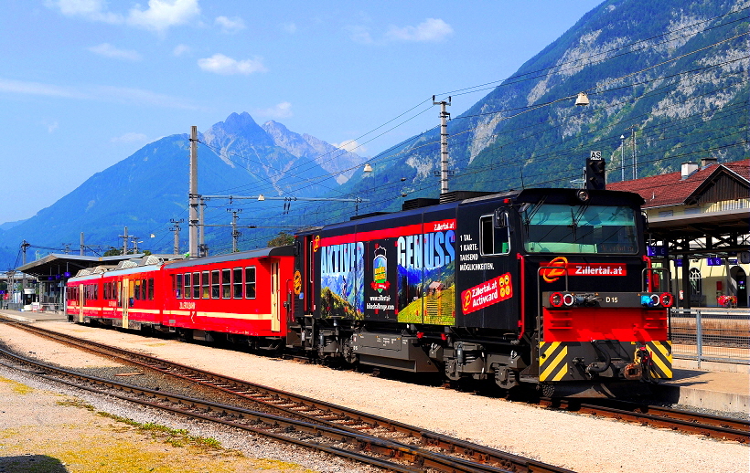 ZB  D 15 Werbelok www.zillertal.at im Bf. Jenbach 03. August 2011  foto herbert rubarth