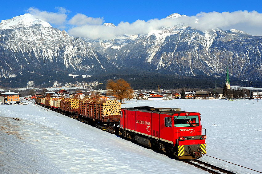 -007 ZB Gterzug bei Strass i. Zillertal 18.02.2012 foto herbert rubarth