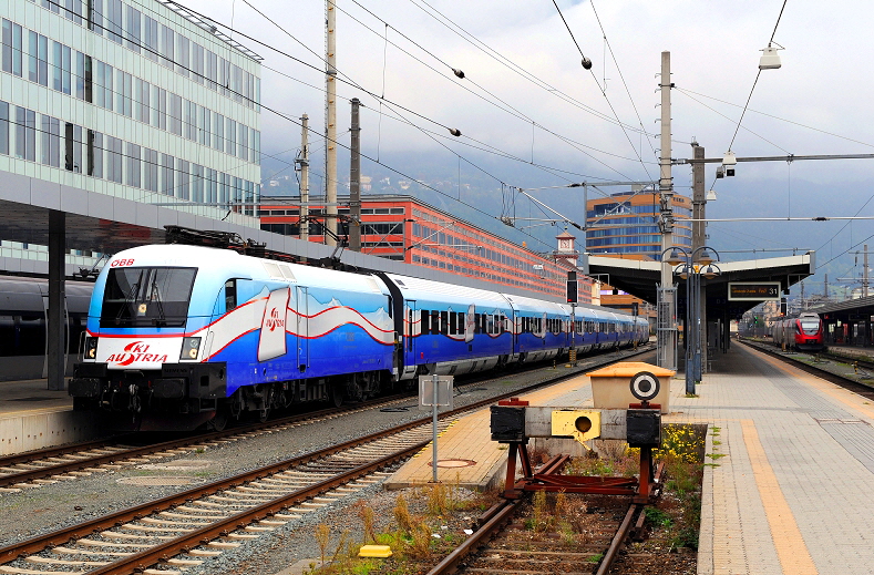 k-001. Bf. Innsbruck Ski Austria Railjet 10.10.2013 hr