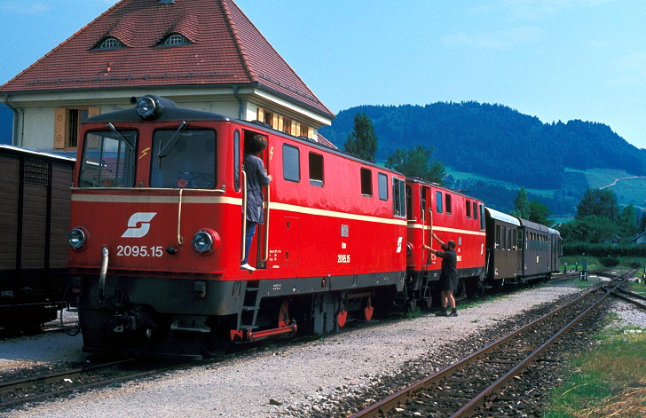 k-001KR 2095.15 & 2095.13 in Gresten 6852 20.07.1985 foto gustav stheno