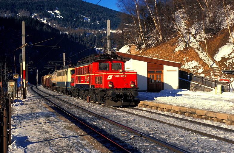 k-001 Brennerbahn 1020.031 &  DB 139er St. Jodok 25.01.1991 foto ludwig keller slg.hr