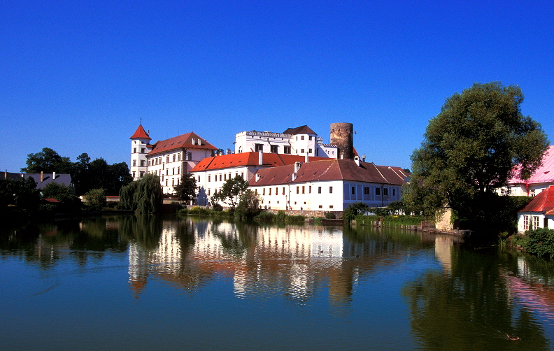 k-001 Jindrichuv Hradec Wasserschloss 03.07.1996 hr