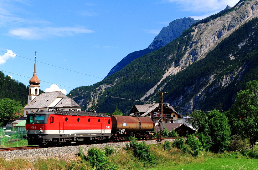 k-002 Karwendelbahn 1144.206-0 bei Scharnitz mit GZ nach Giessenbach 27.07.2011 foto herbert rubarth