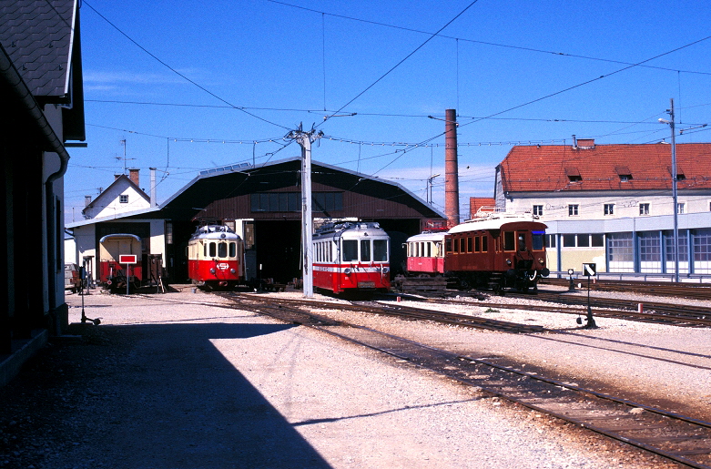 k-002 StH ET 23.105, Original AOMC Triebwagen 111 und ET 24.101 Remise Vorchdorf 28.08.1986 foto gustav stehno