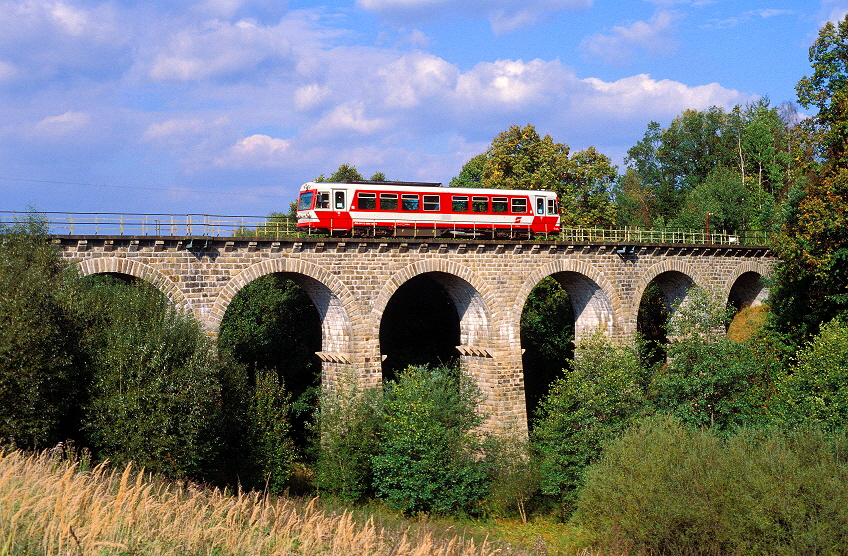 k-002 Waldviertelbahn Veitsgraben Viaddukt bei Weitra 08.10.1999 foto s. trost