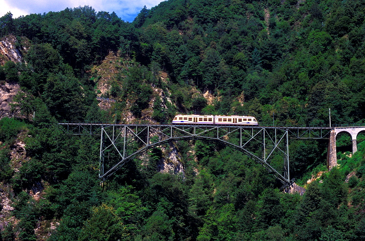 k-003 Ruinacci Viadukt oberhalb des Palagnedra Stausee 25.07.2002 foto herbert rubarth