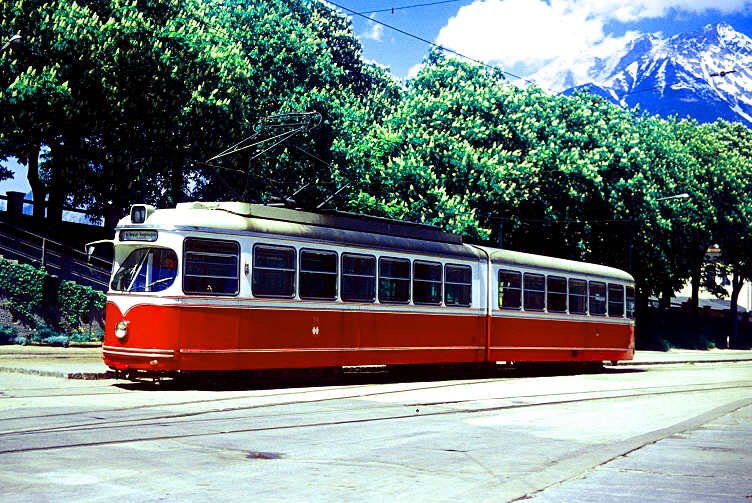 k-004 Triebwagen No.73 Hst. Bergisl ca. 1973 foto gustav stehno