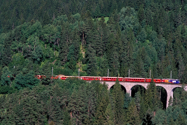 k-005 Albulabahn Viadukt vor dem Landwasser Viadukt 27.07.2002 foto herbert rubarth