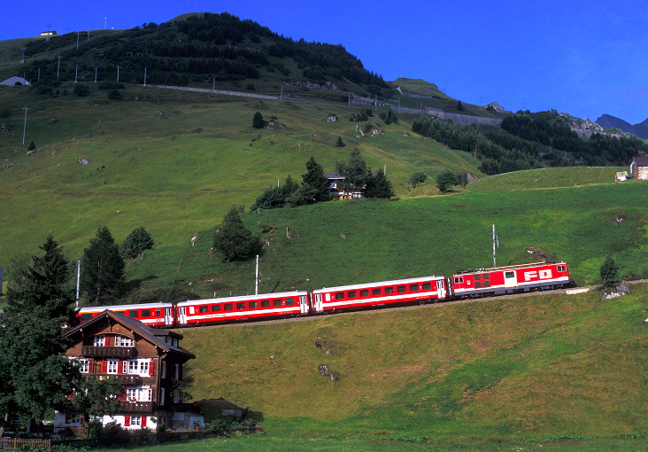 k-005 MGB Ausfahrt Andermatt 20.07.2002 hr