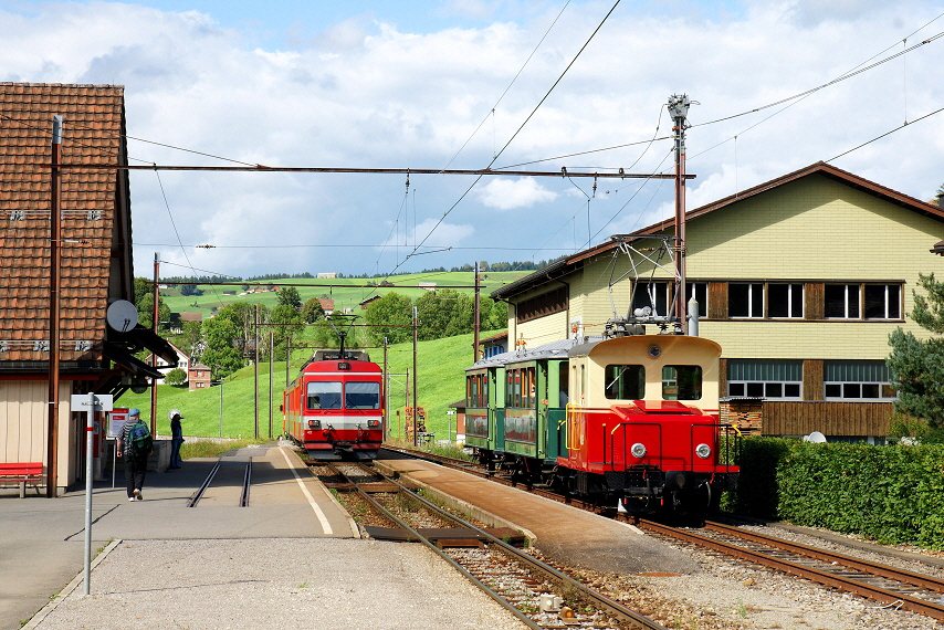 k-006. Appenzeller-Bahnen 100 Jahre Appenzell - Wasserauen mit Zugkreuzung in Weissbad am  26.08.2012 Dr. M. Strssle 006