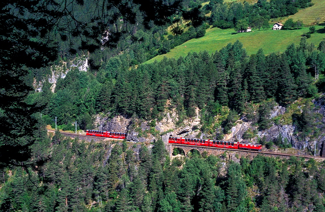 k-006 Albulabahn Ge 4.4 I. Bernina Express 30.07.2002 foto herbert rubarth