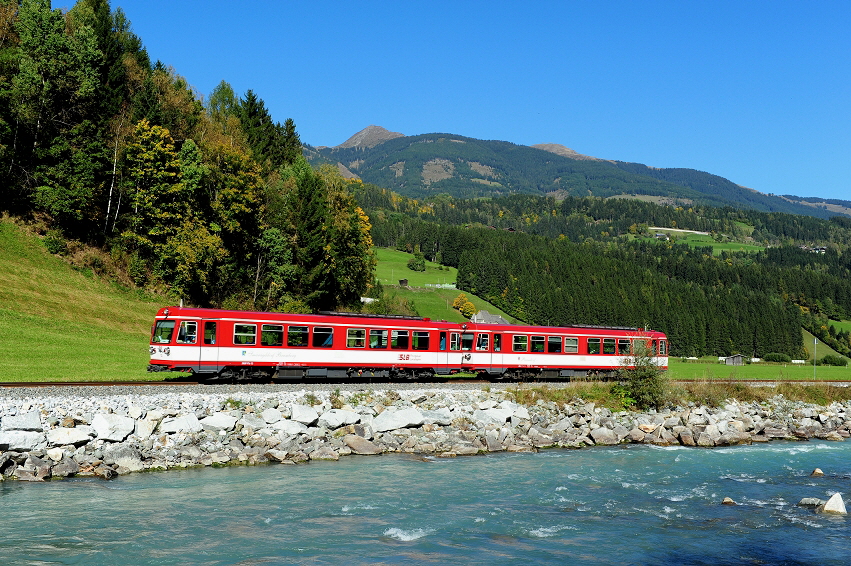 k-008 SLB 2 x Triebwagen bei Hollersbach 04.10.2010 foto herbert rubarth