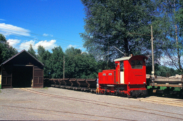 k-009 Lok Heidi Einfahrt Bf. Kadelberg mit Depot 19.08.2006 Foto H. Rubarth