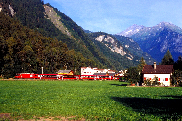 k-010 Brnigb. Ausfahrt Meiringen in Ri. Brnig- Hasliberg 18.08.2004 foto herbert rubarth