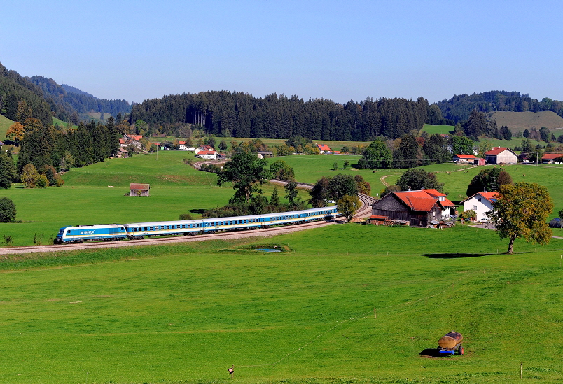 k-011 Allgubahn ALEX Zug bei Harbatshofen 28.09.2011 foto herbert rubarth