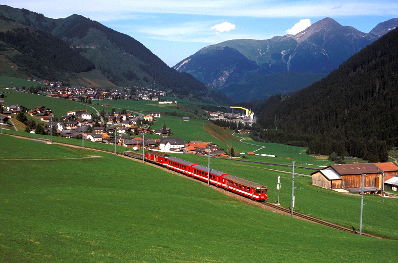 k-012 MGB Pendelzug bei Sedrun 25.07.2002 hr