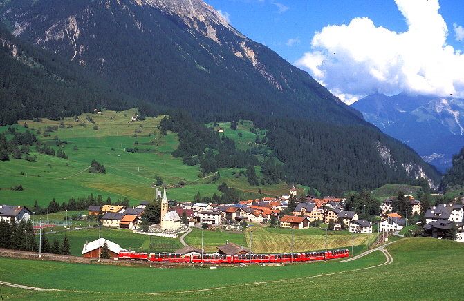 k-013 Albulabahn Ge 4.4. I. Kehre bei Berg�n 01.08.2000 foto herbert rubarth