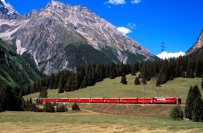 k-017 Einfahrt Preda mit dem Piz Ela 01.08.2000 foto herbert rubarth