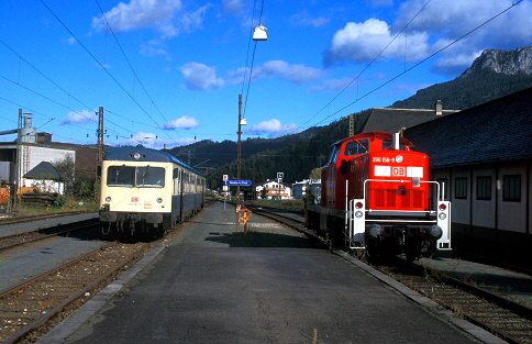 k-025 Bf. Reutte i. Tirol 290 u. 628.0 22.10.2001 Foto H. Rubarth