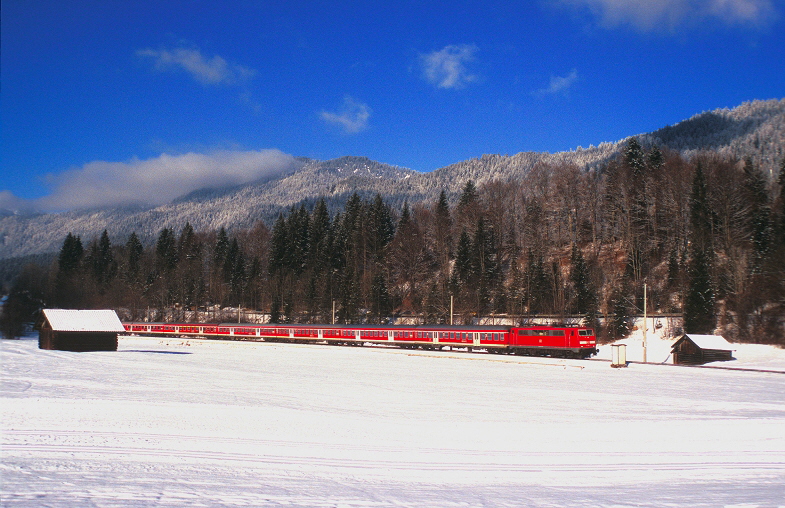 k-105 Karwendelbahn BR 111 vor Klais 02.01.2009 foto herbert rubarth