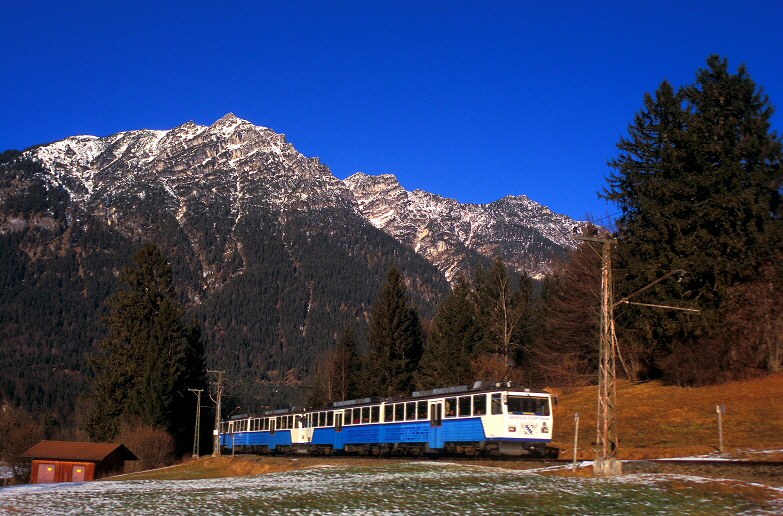 k-108 BZB nahe Hst. Kreuzeckbahn im Hintergrund der Kramer 31.12.2008 foto herbert rubarth