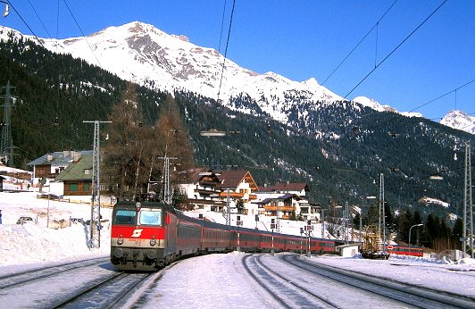 k-AB022 Arlbergbahn Einfahrt Bf. St. Anton a. Arlberg 24.02.1997  Foto J. Schmoll