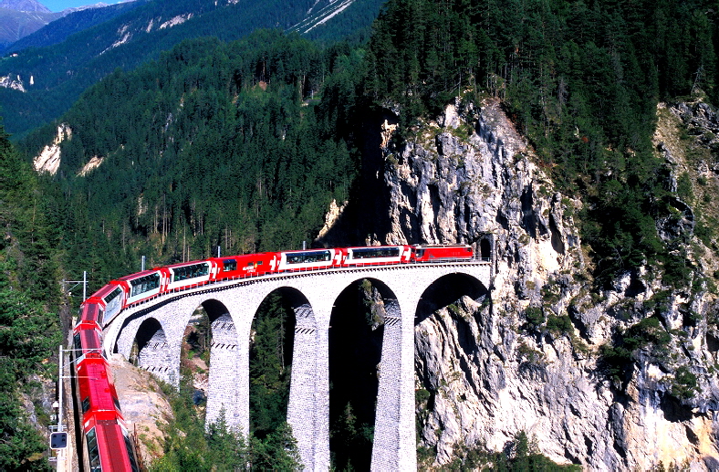 k-AB 009 Glacier- Express auf dem Landwasser Viadukt bei Filisur 26.08.2010 foto herbert rubarth