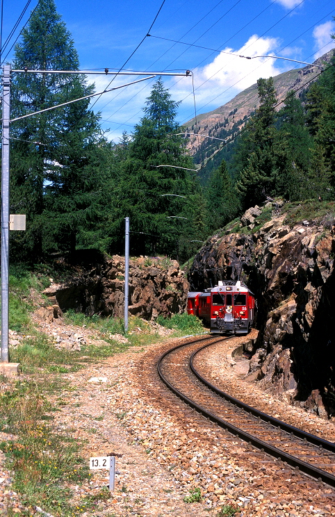 k-BB008 Einschnitt bei Morteratsch 29.07.2002 hr