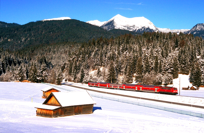 k-KB004 Regionalzug von M�nchen nach Mittenwald bei Klais 03.01.2010 foto herbert rubarth