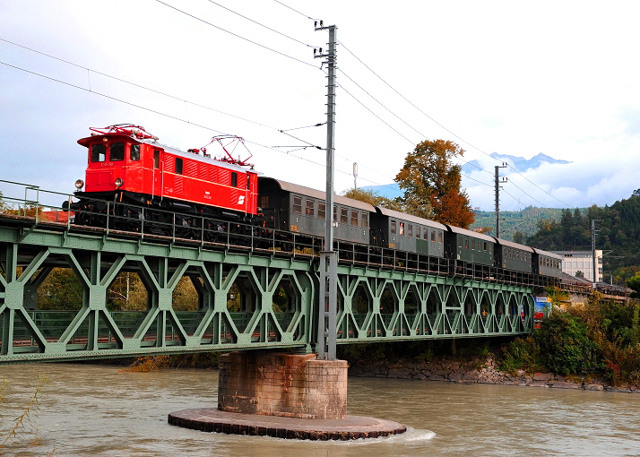 k-MB 1245.518 Innbrücke bei Innsbruck- Hötting 30.09.2012 hr