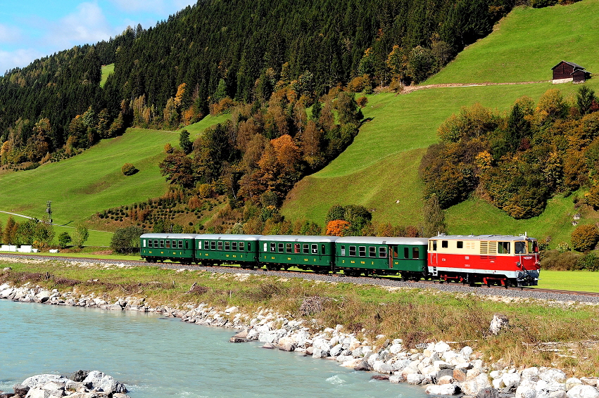 k-010 SLB 2095.01 mit Sonderzug bei Habachtal- Weyerhof 07.10.2010 foto herbert rubarth k-010 SLB 2095.01 mit Sonderzug bei Habachtal- Weyerhof 07.10.2010 foto herbert rubarth