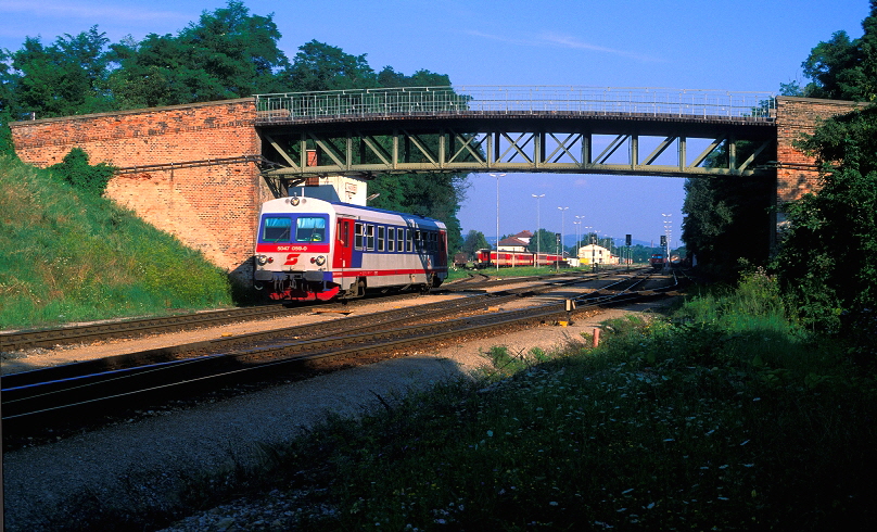 k-011. Ausfahrt Marchegg Ri. Gnserndorf 08.08.1999 hr