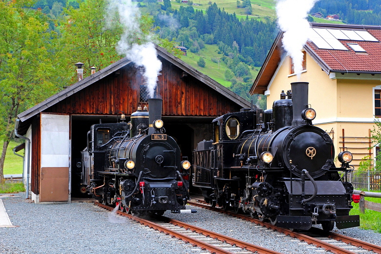k-2015-09-20_PLB_73-019 und Mh.3 vor dem Lokschuppen in Krimml (RK)_k k-2015-09-20_PLB_73-019 und Mh.3 vor dem Lokschuppen in Krimml (RK)_k
