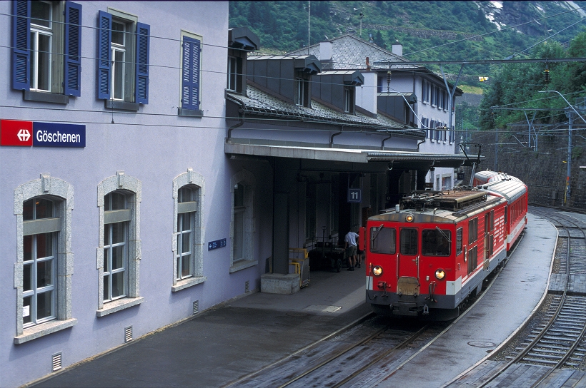 k-014 MGB Bahnhof Gschenen 20.07.2000 hr