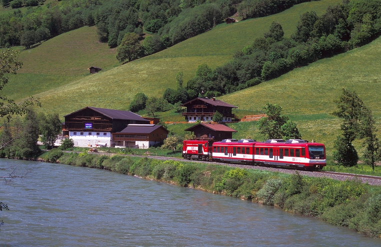 k-014 VTs 81 mit Wendezug kurz vor der Haltstelle Jessdorf- Bergfried 20.05.2009 foto h. rubarth