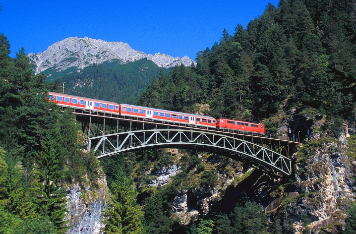 k-819 Schlossbachklammbr�cke DB 111 Ri. Innsbruck 06.09.2005