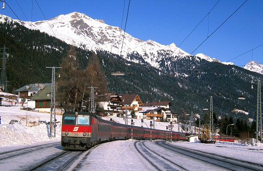 k-AB022 Arlbergbahn Einfahrt Bf. St. Anton a. Arlberg 24.02.1997  Foto J. Schmoll