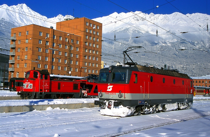 k-BB001 1044.236-6 & 2067.052 Bf. Innsbruck 01.03.1992 foto joh