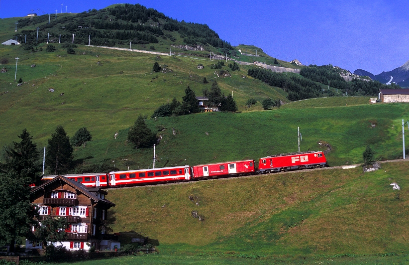 k-MGB 002 HGe 4 4 II. Ausfahrt Andermatt Ri. Oberalp Pass 20.07.2002 foto herbert rubarth